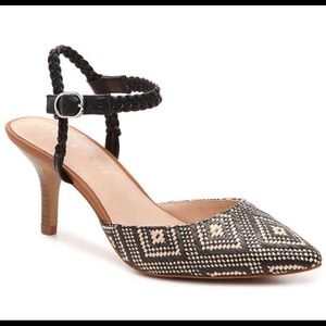 Geometric pattern heels